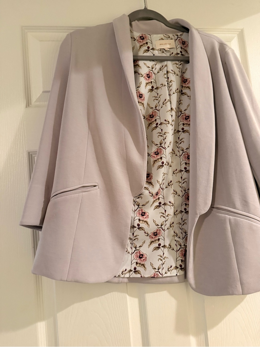 Skies Are Blue Grey Open-Front Floral-Lined Blazer